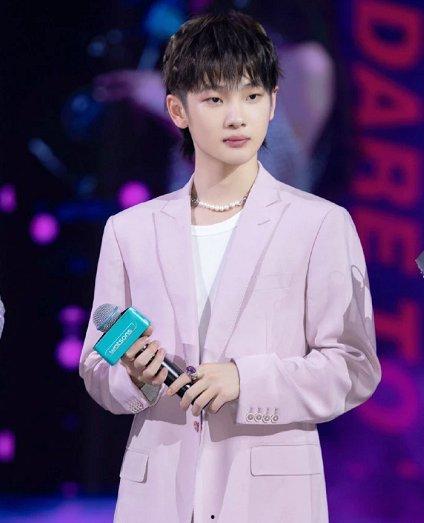 张泽禹谈恋爱爆料视频大全,甜蜜瞬间大盘点 第3张 张泽禹谈恋爱爆料视频大全,甜蜜瞬间大盘点 第3张